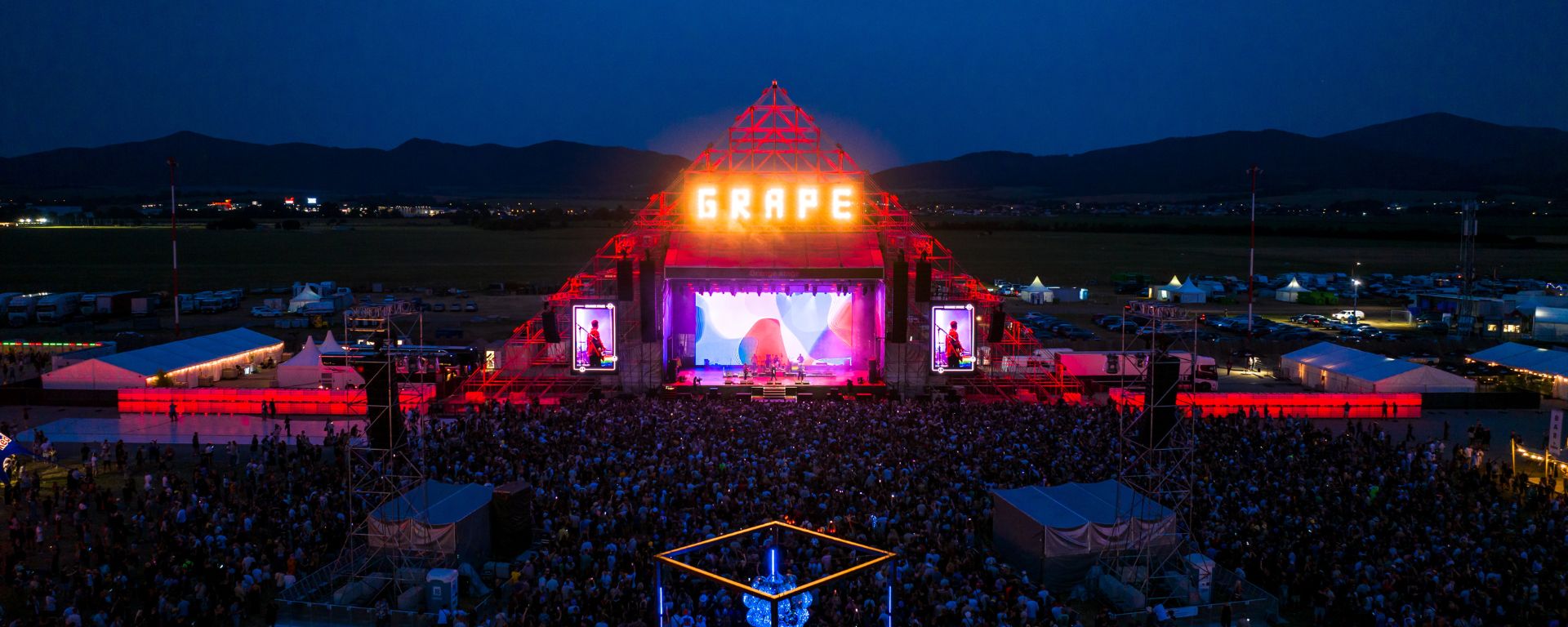 Festival Grape 2025: Justice, Empire Of The Sun, The Kooks aj ihrisko na letisku plné hudby a športu.