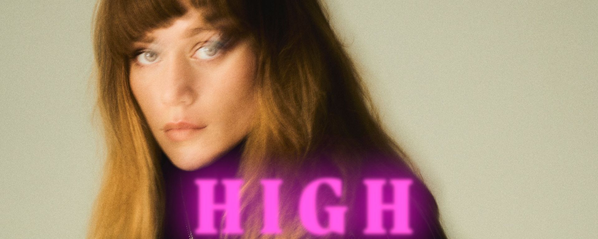 Emma DROBNÁ vydala tanečný singel HIGH, ktorý predznamenáva nový album.