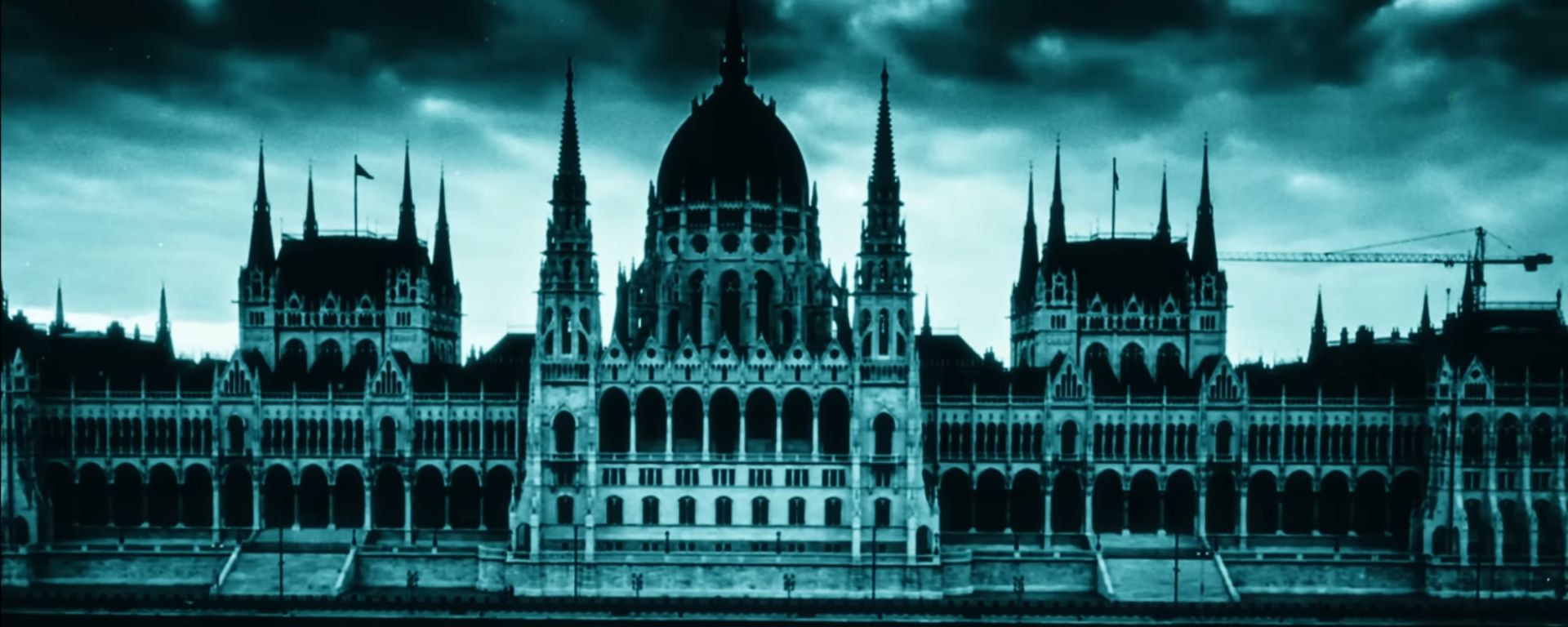 Rakowicky a R7B7 odhaľujú Šedé tiene: temný track o zrade, démonoch a nádeji.