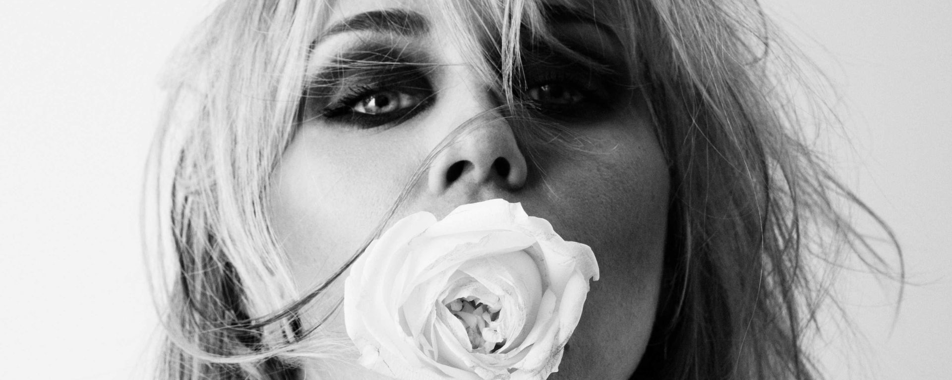Miley Cyrus vydala nový singel a oznámila album Bass Persuades.