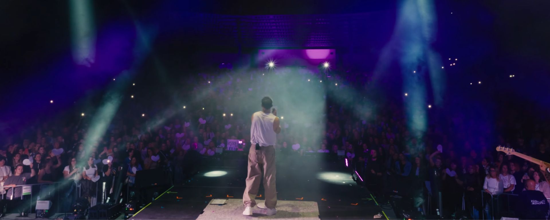 Vypredaný amfiteáter, emócie fanúšikov a príbeh lásky. Bystrík prichádza s novou emotívnou skladbou a videoklipom Dal som ti posledné!